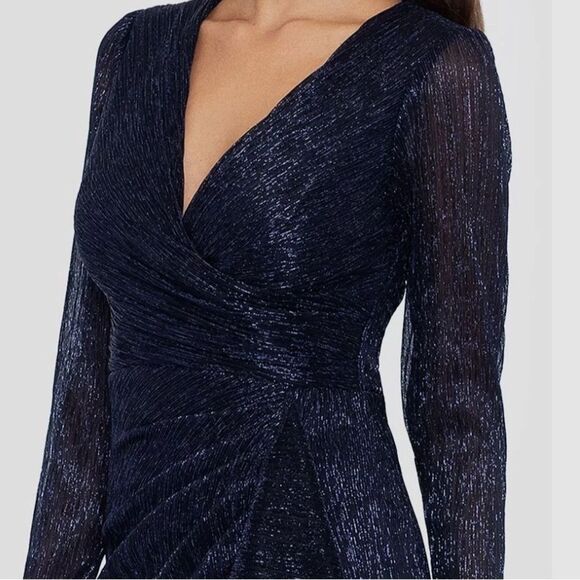 Revolve Betsy & Adam A26141RP MAGGIE LONG PLEATED METALLIC V-NECK 14P - Picture 2 of 4